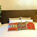 Margaret Bridge Cozy Flat